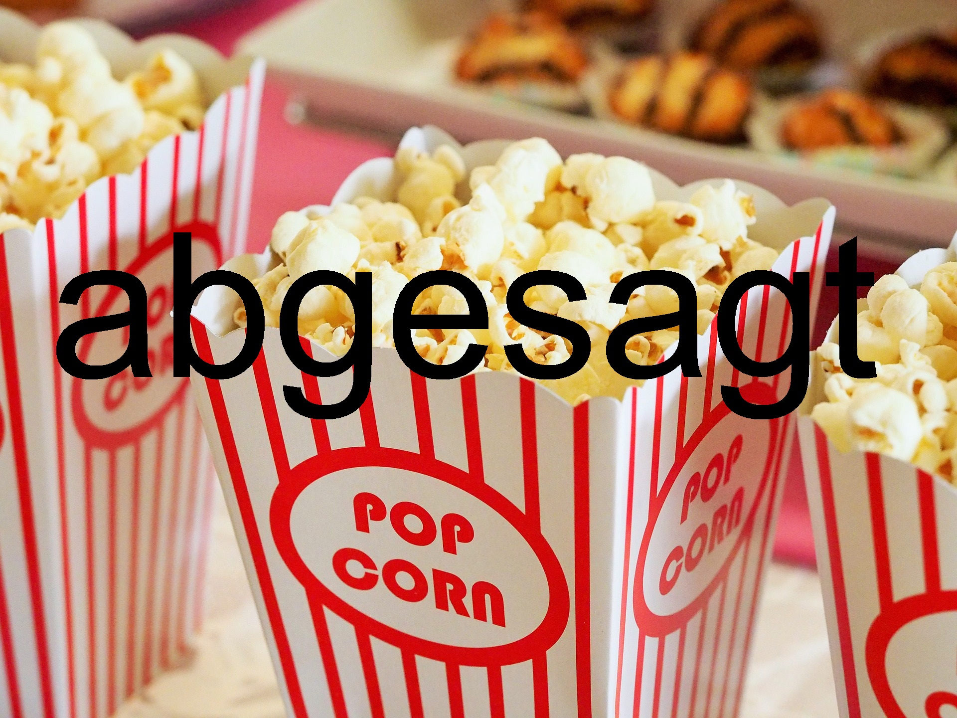 Popcorn im Hintergrund mit dem Schriftzug abgesagt ©pixabay