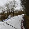 Das mobile Hochwasserschutzsystem in Grasdorf soll vor dem ausuferndem Wasser schützen.