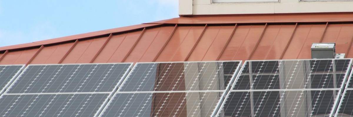 Photovoltaik-Anlage auf einem Häuser-Dach