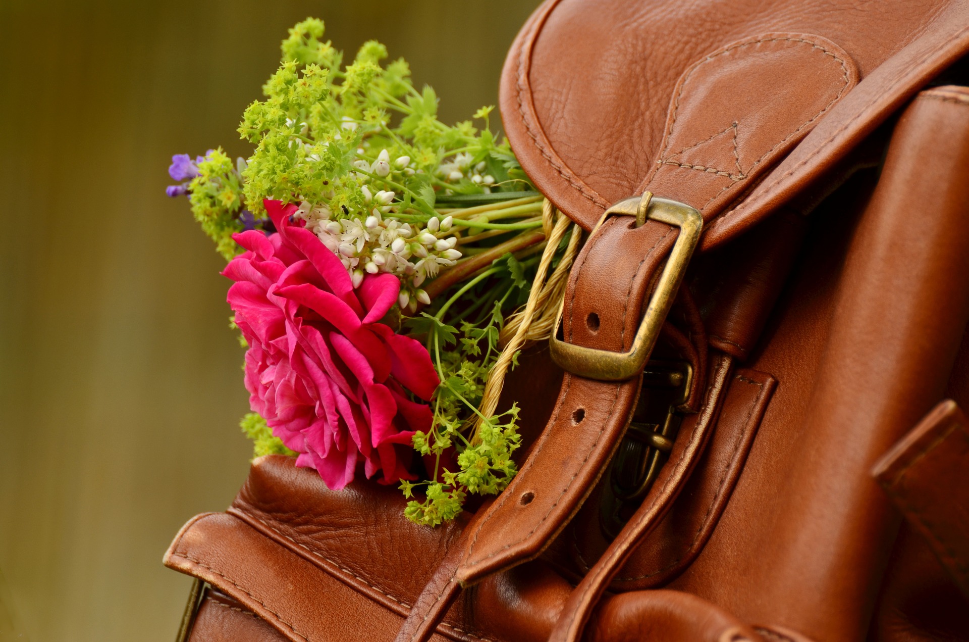 Lederrucksack mit Blumen
