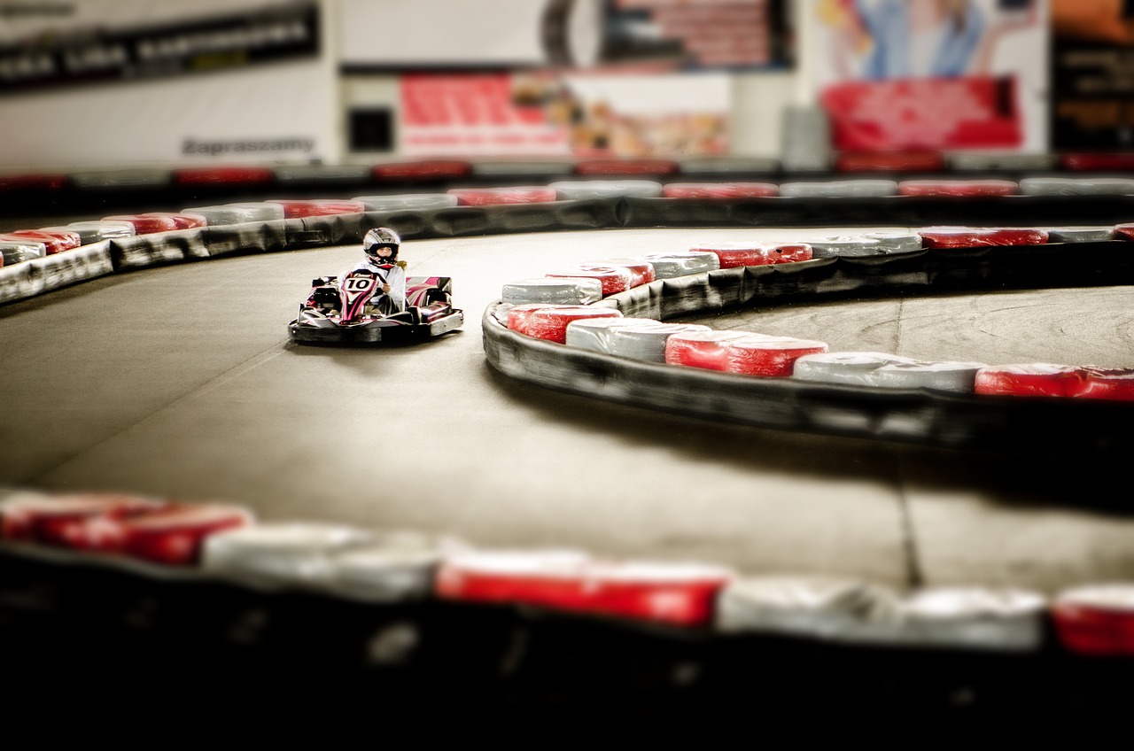 Kart auf einer Kartbahn