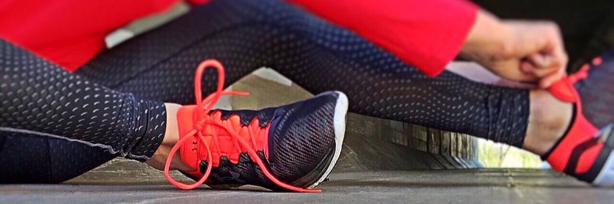 Beine in Gymnastik-Kleidung