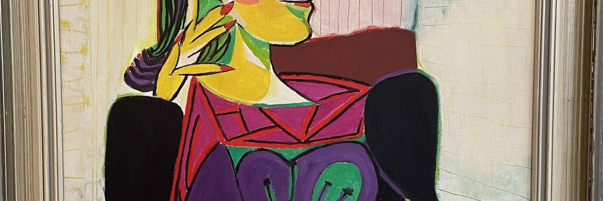 Kubistisches und surrealistisches Portrait einer Frau.