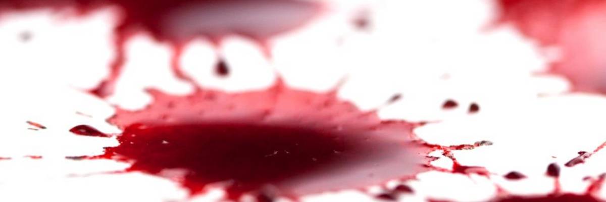 Bild Instagram-Beitrag © Canva Rote Farbklekse auf weißem Papier