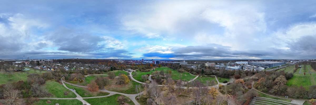 Blick vom Park der Sinne auf die Häuser in Laatzen Mitte.
