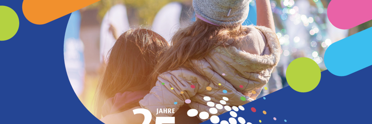 Ein Bild mit einem Kind und Seifenblasen mit Logo und Titel 25 Jahre REgion Hannover.