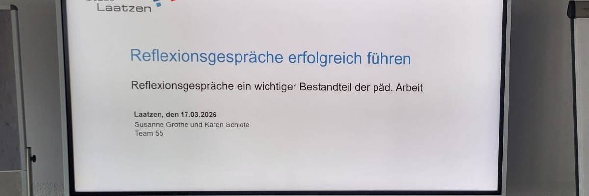 Es ist das Whitboard zu sehen. Auf dem Whitboard ist die 1. Folie mit dem Titel der Veranstaltung  zu sehen. Der Titel lautet "Reflexionsgespräche erfolgreich führen".