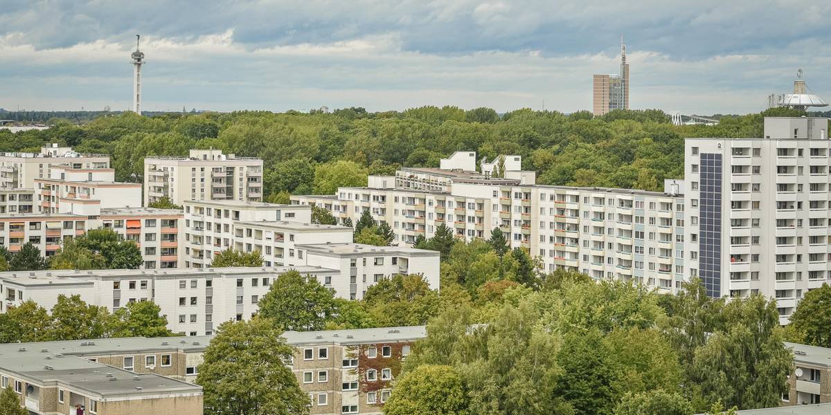Laatzen von oben © Daniel Junker Häuser, die von einem erhöhten Standort fotografiert wurden.