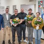 Bestenehrung © Stadt Laatzen/Daniel Junker Eine Gruppe Männer und Frauen stehen in einer Reihe.