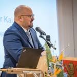 Kai Eggert hält seine Neujahrsrede. © Stadt Laatzen/Daniel Junker Ein Mann steht an einem Rednerpult.