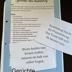 Aufgabenzettel- auf dem steht die Beschreibung der Aufgabe. Der Titel lautet "Gerüchte über Ausbildung"