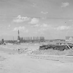 Baustelle mit Schild "Hochtief Hannover"