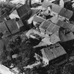 Luftaufnahme mit Straßen und Gebäuden