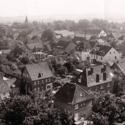 Straßen, Gebäude und Bäume