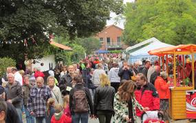 Blick über das Brunnenfest