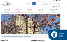 Ein Bild der Homepage mit einem kleinen Fenster, in dem der Chatbot LINA zu sehen is. LINA ist eine kleine roboterähnliche Figur.