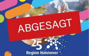 Buntes Bild mit Luftballons mit dem Hinweis Abgesagt