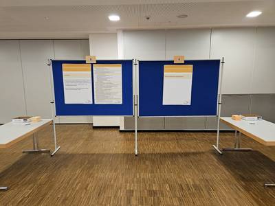 tellwände mit Dokumenten