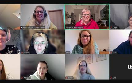 Bildschirmausschnitt © Stadt Laatzen/Karen Schlote Es wird ein Bildschirmausschnitt PC der Teilnehmenden gezeigt. 12 Teilnehmende im Porträt sind zu sehen.