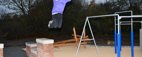 Nutzer des Jugend Aktiv Parks auf der Anlage.
