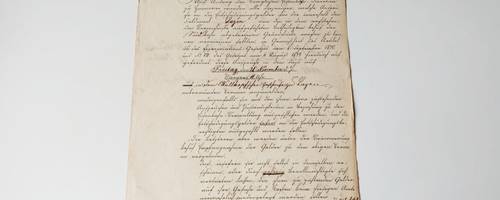 Historisches Dokument, vergilbtes Papier auf weiße, Grund.