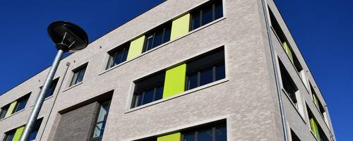 Eine Hausecke des Neubaus der Erich-Kästner-Oberschule