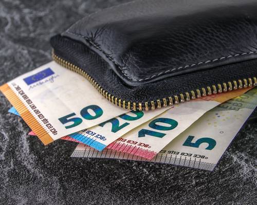 Einzahlungen und Erstattungen