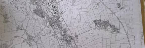 Karte auf Papier mit dem Stadtgebiet und der Übersicht der aktuellen B-Pläne