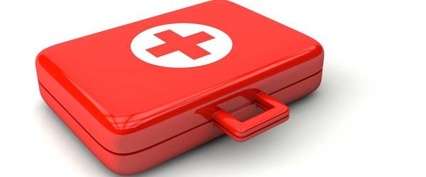 Ein roter Erste Hilfe Koffer